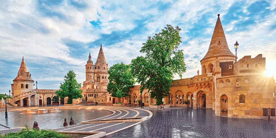 Experiencing the beauty of Budapest on an evening Danube cruise